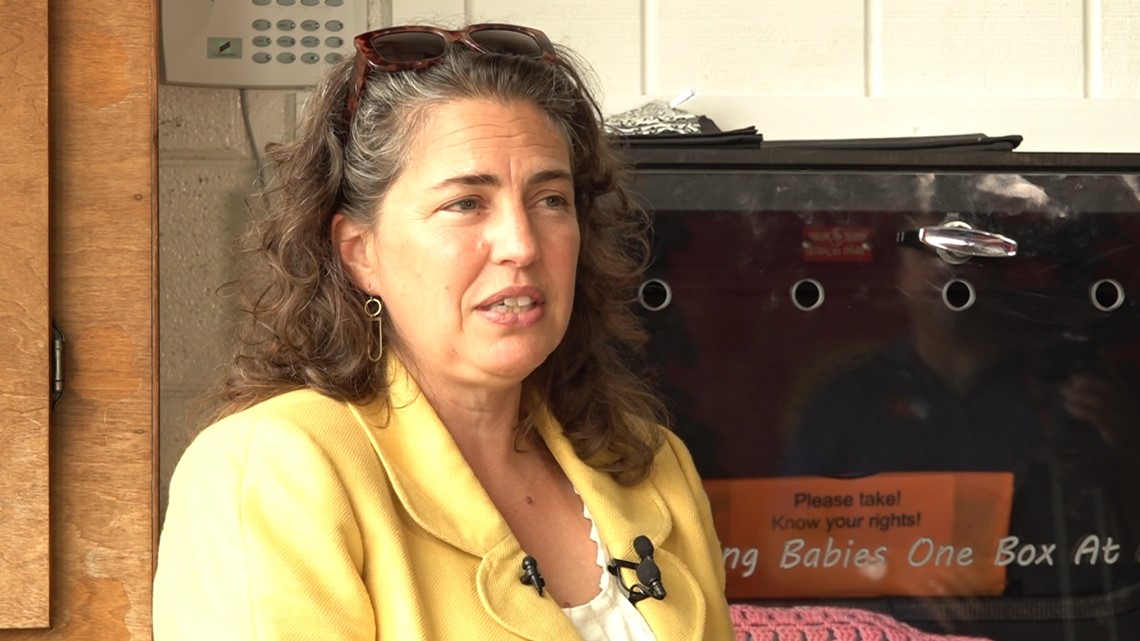 Knoxville Mayor Indya Kincannon visits fire department after newborn