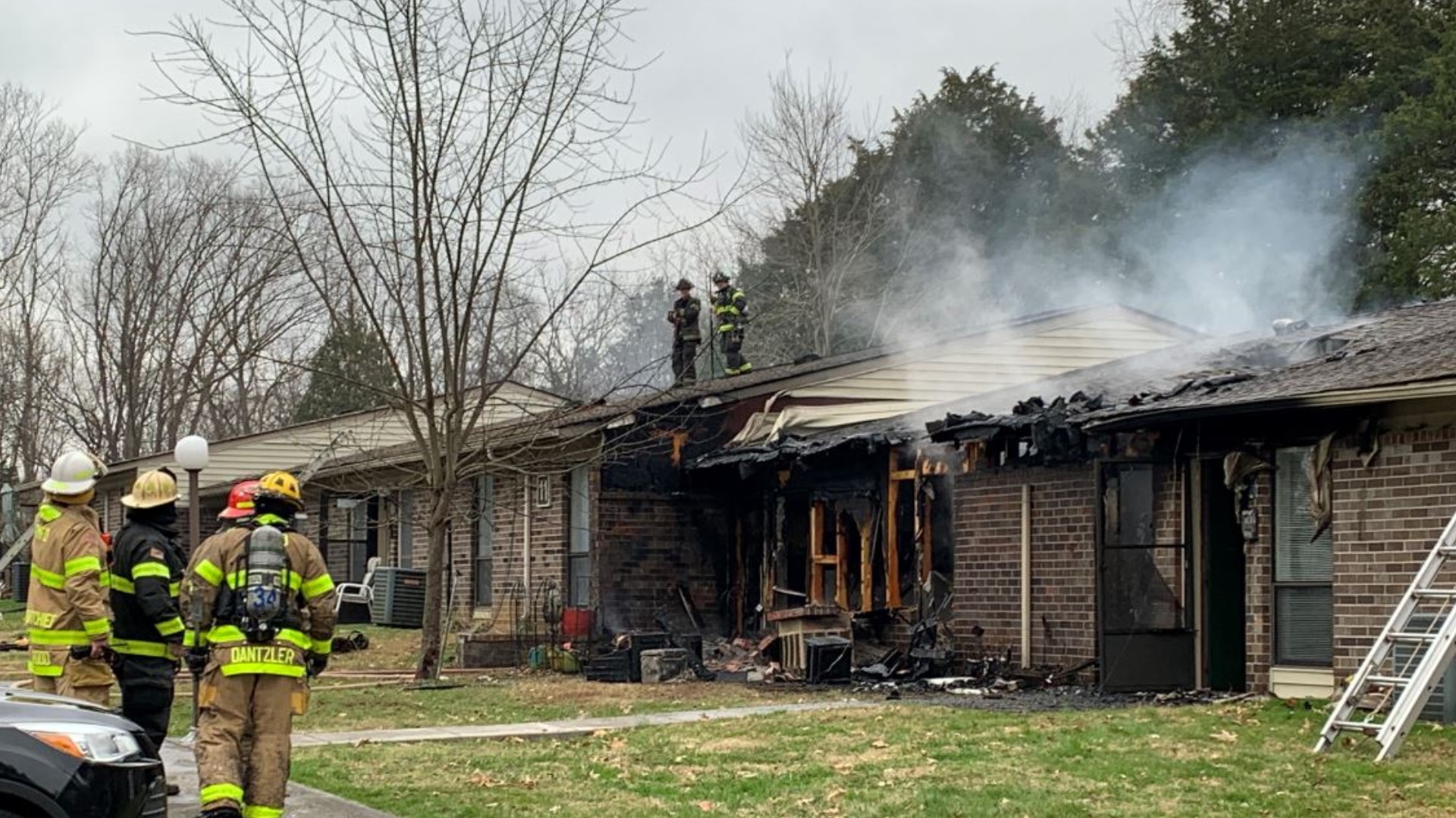 Multiple people displaced after apartment complex fire | wbir.com