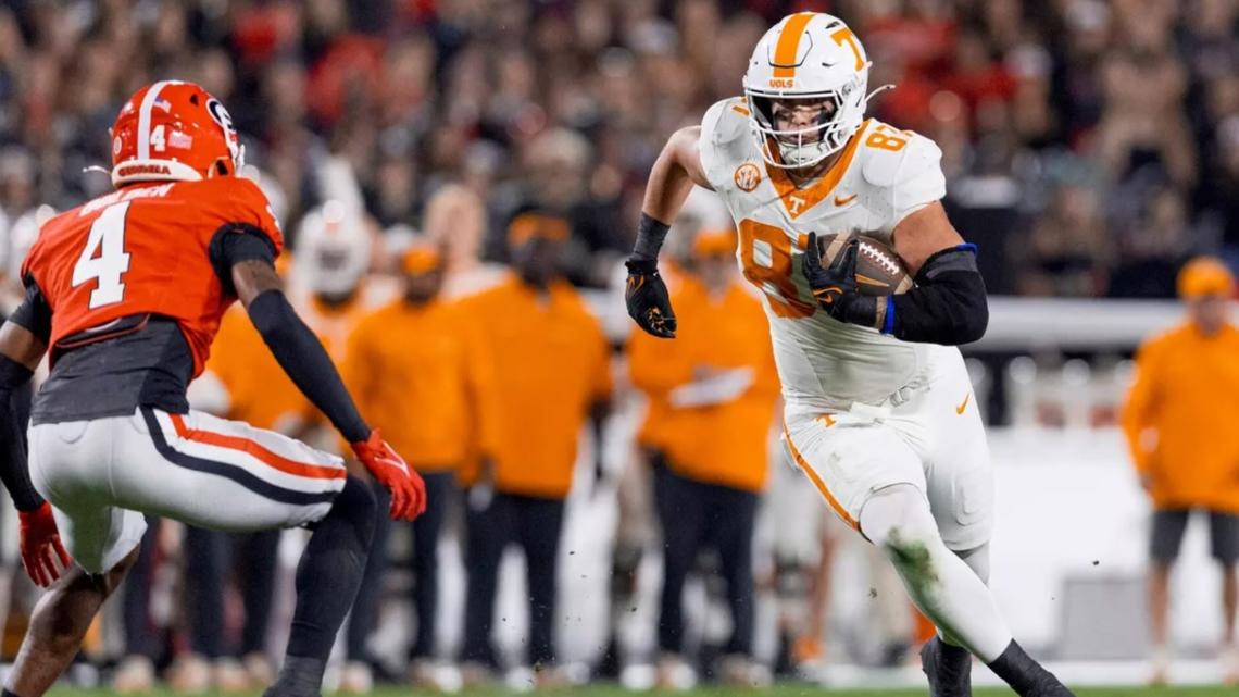 Tennessee's tight end Miles Kitselman returns for 2025 season