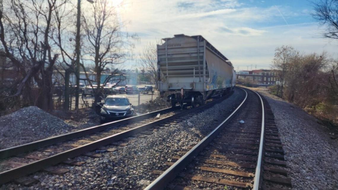 Knoxville Police: No one seriously hurt after train hits car off Hall of Fame Drive