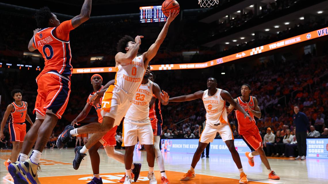Tennessee tames Auburn, 77-69