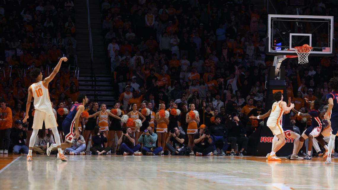 Nate Ament, Vols erupt late, rout Ole Miss to continue win streak