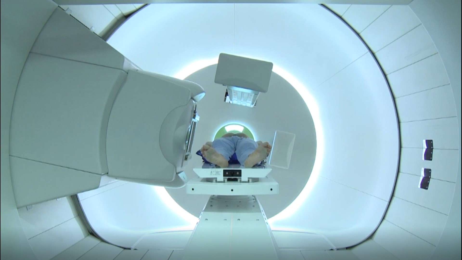 Covenant Health acquires West Knoxville proton therapy center