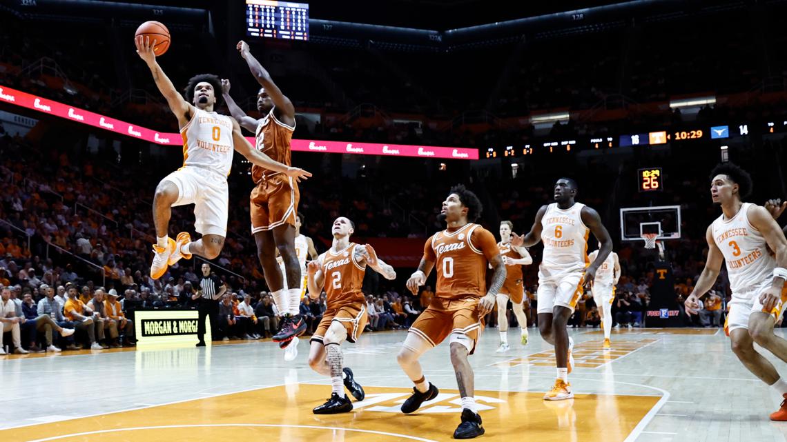 Tennessee's best-in-nation AP poll streak survives sloppy loss at Florida