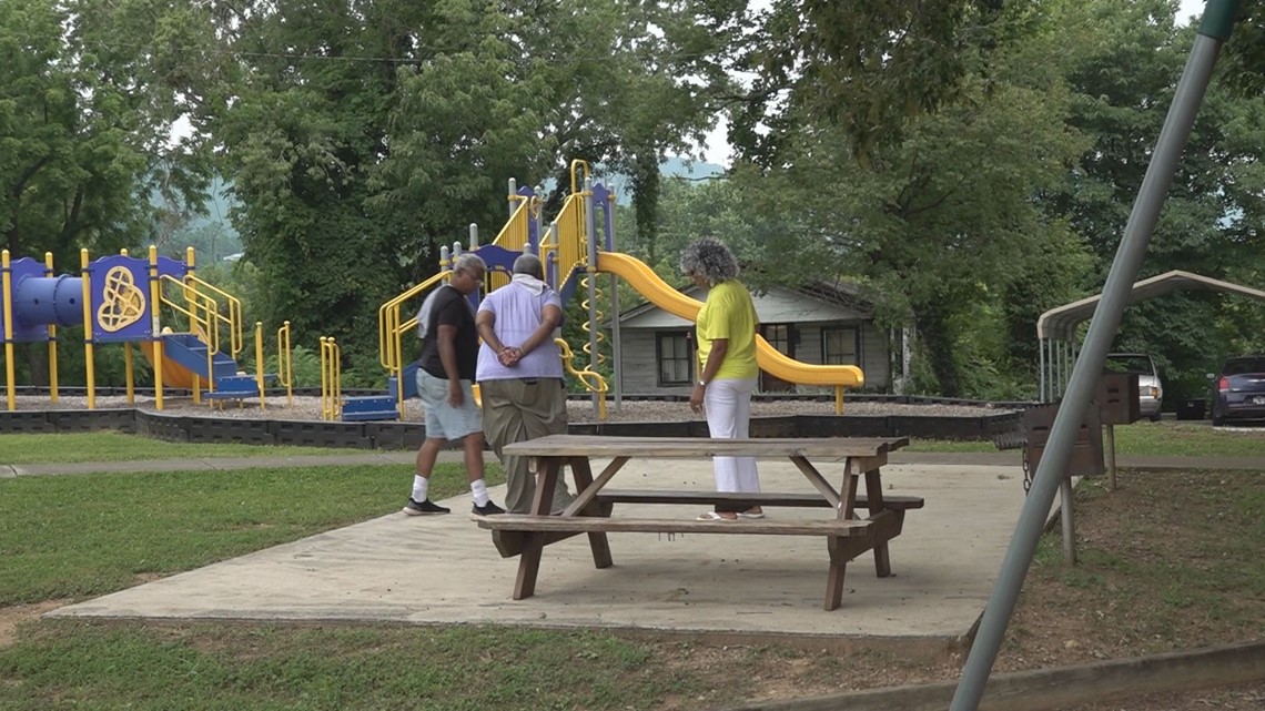 Harriman community comes together to renovate Fred Davis Jr. Triangle Park in Roane County