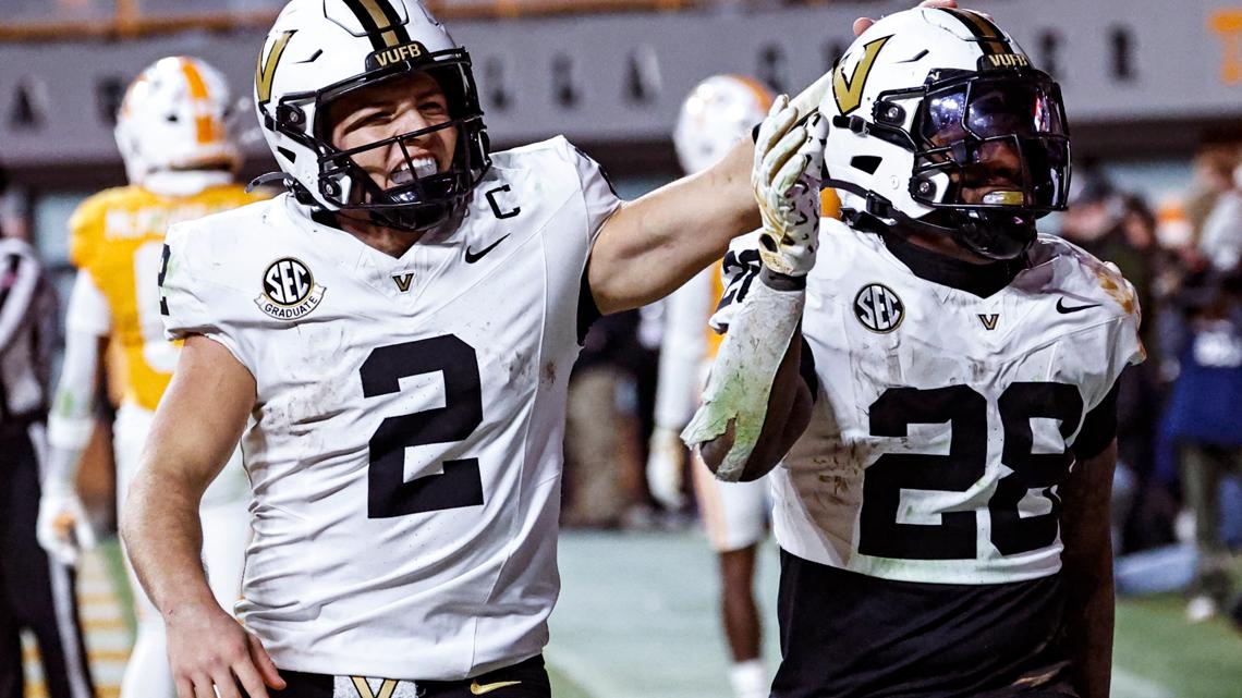 Rucker: Pavia, Commodores torpedo Tennessee defense in humiliating finale