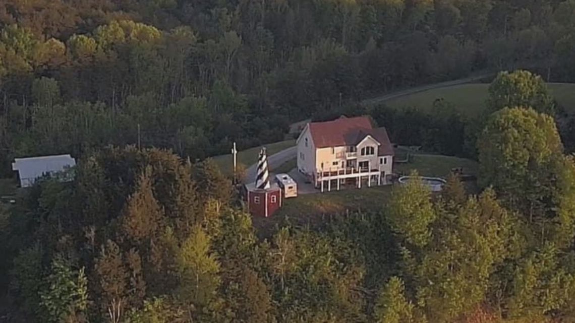 From a piano in Canada to a lighthouse in Dandridge: An East Tennessee love story still shining 25 years later