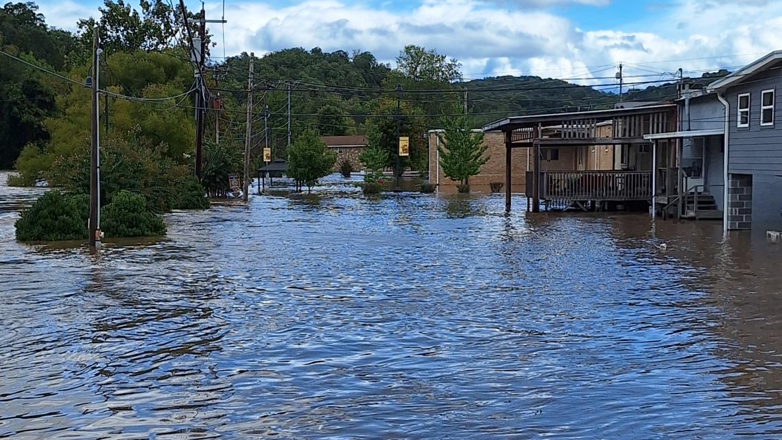 'State of Emergency' || Downtown Newport being evacuated after 'catastrophic failure' of dam in Waterville, NC; Flash Flood Emergency issued