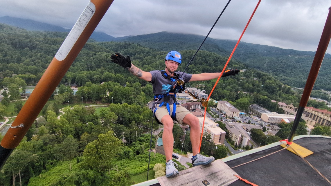 More than 20 people rappel off side of Gatlinburg hotel to