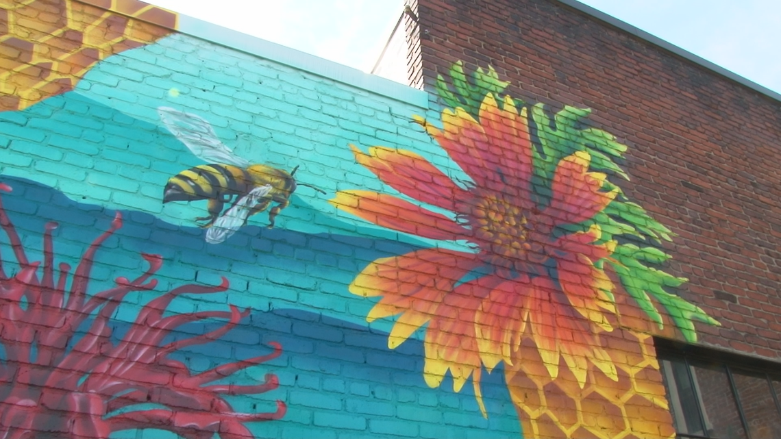 Mayor Rogero unveils new Knoxville mural | wbir.com