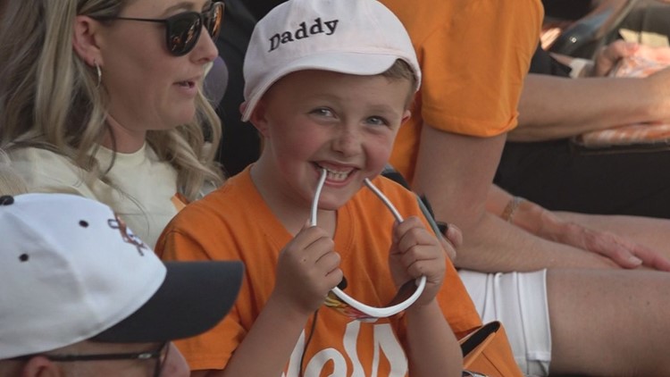 Six-year-old Tennessee baseball fan goes all out at games