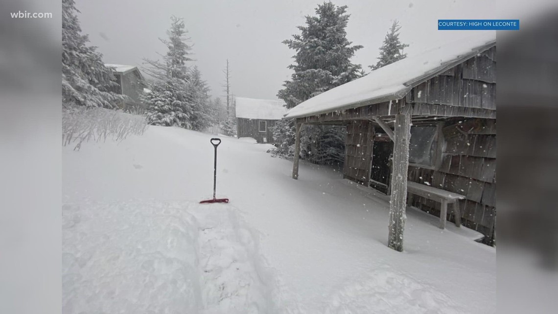 Mount LeConte gets over a foot of snow!