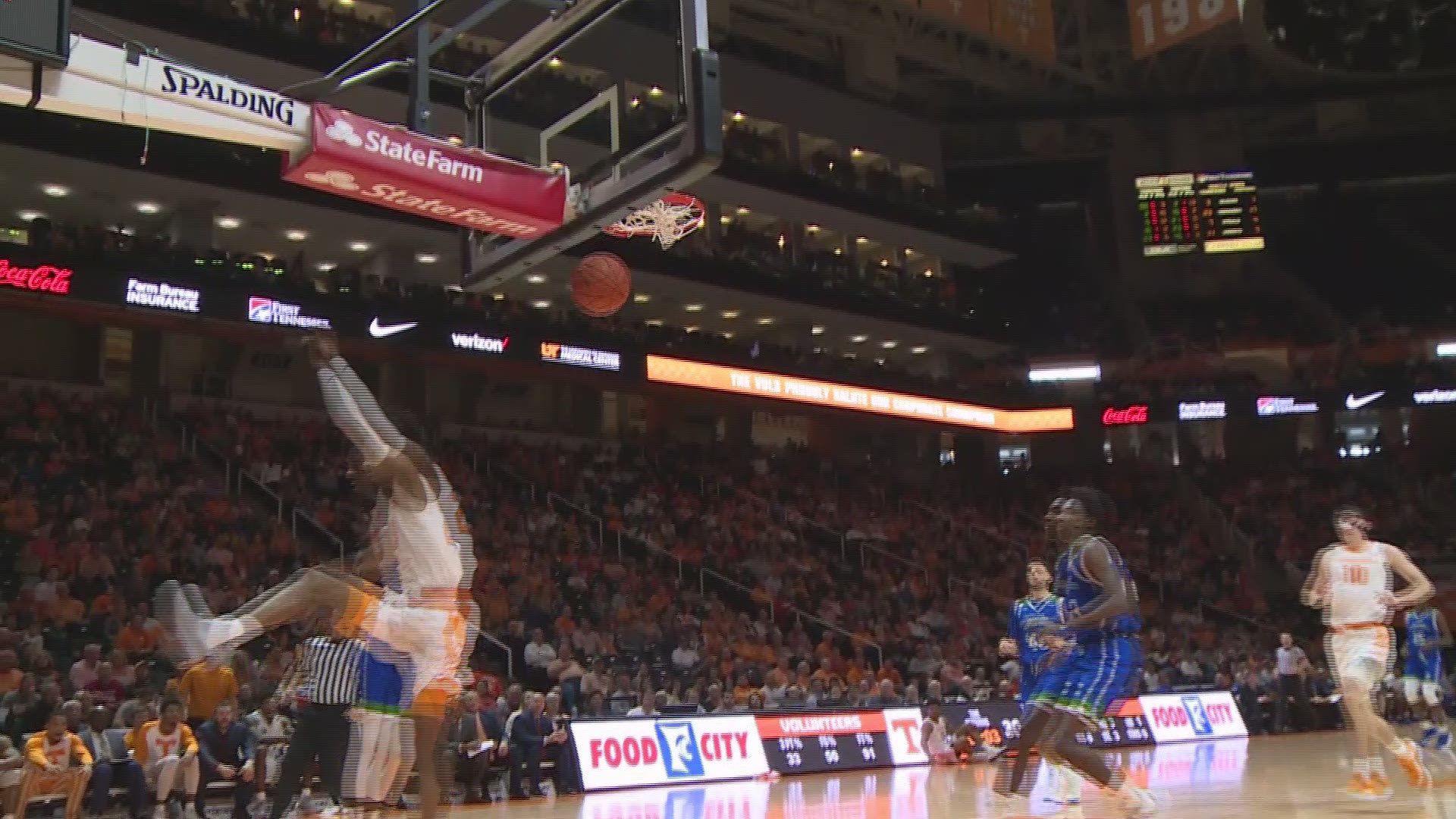 Admiral Schofield led Tennessee with 16 points and Jordan Bowden chipped in a season-high 14 off the bench in a 28-point win over the Islanders.