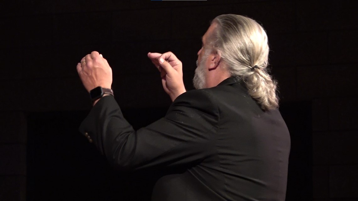 "I love what I've done" | Longtime musician and director of Maryville College chorus gives final performance - Vimarsana News