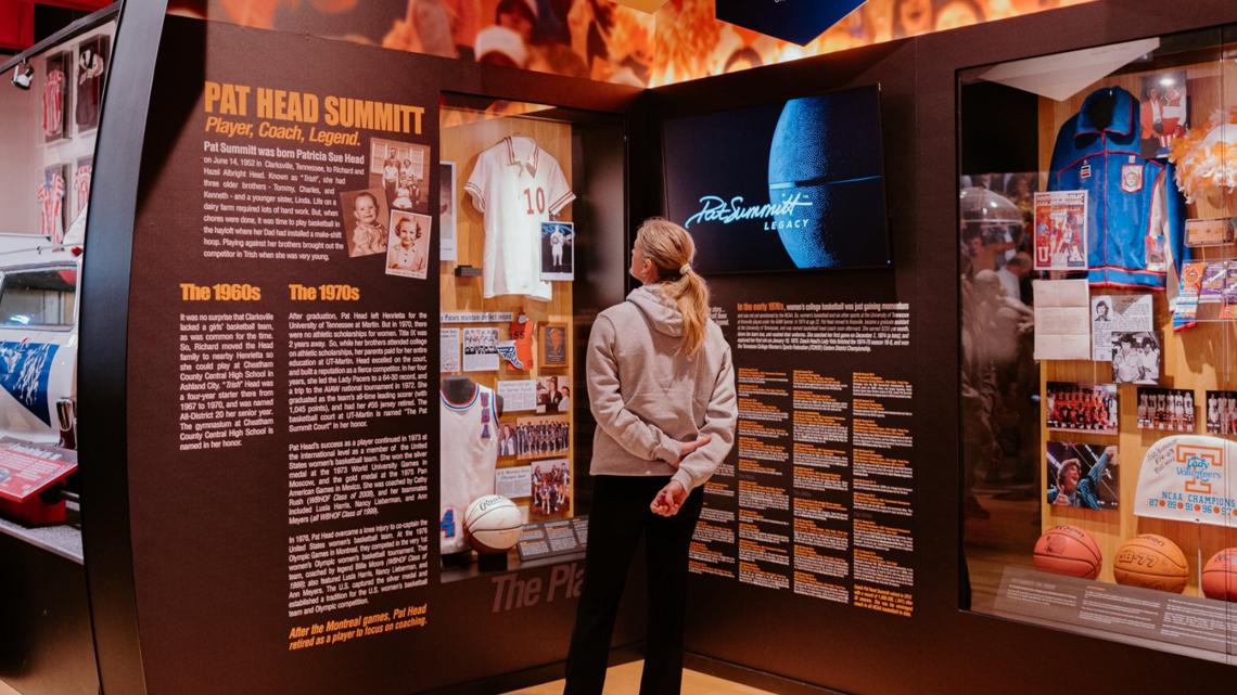 Former TN Head Coach Kellie Harper takes Missouri team to Women's Basketball Hall of Fame before Vols' matchup