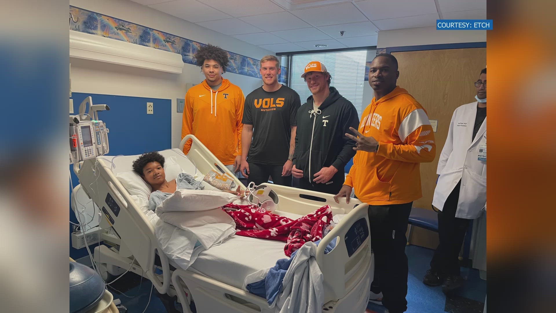 Members of the Vols and Lady Vols made a visit to the East Tennessee Children's Hospital.