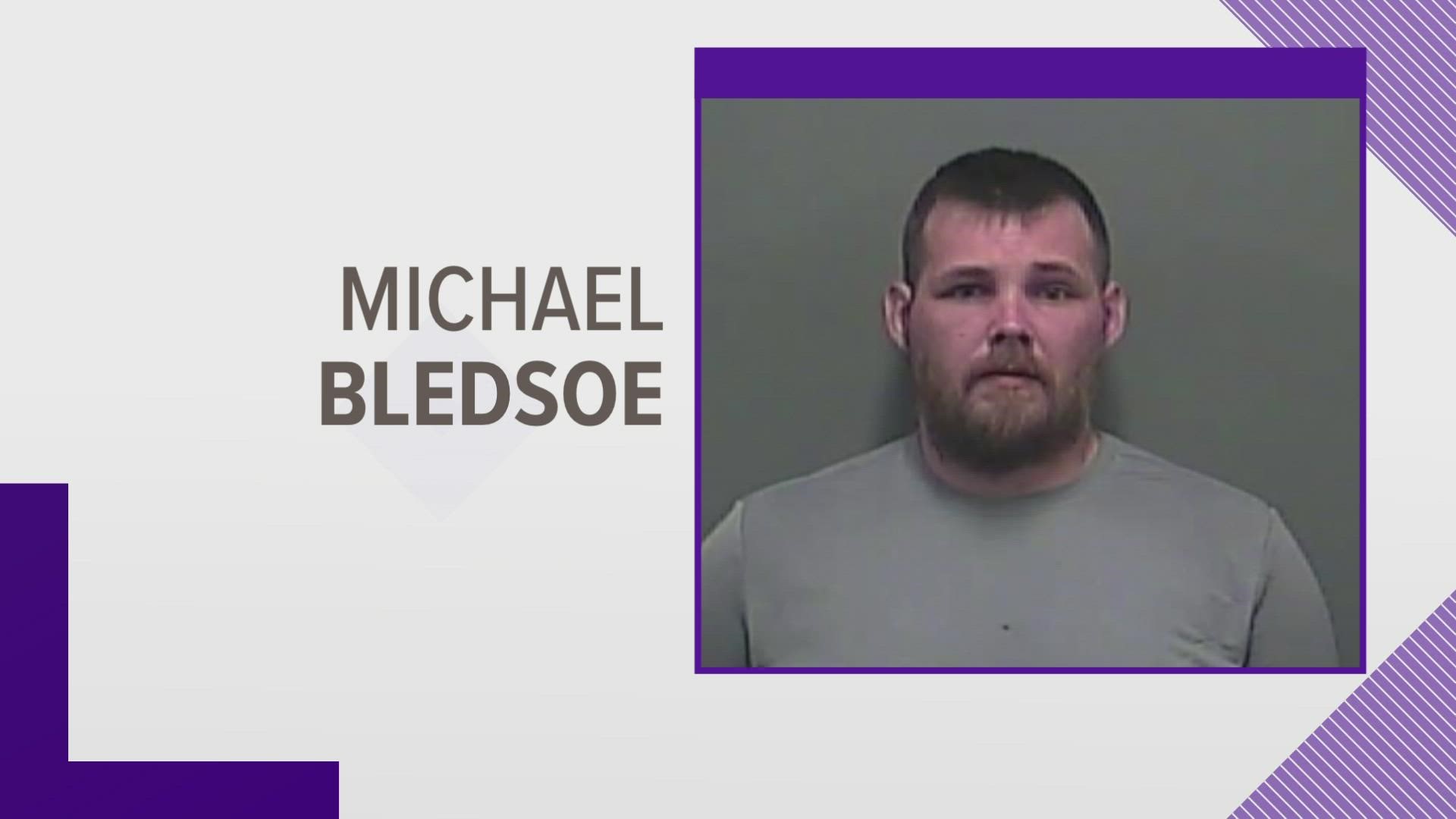 KPD said it has warrants out for Michael Bledsoe's arrest, saying he snatched the woman's purse outside her home.