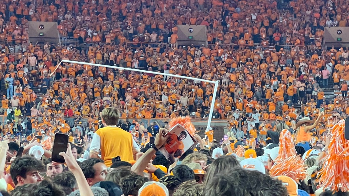 Tennessee football topples Alabama, goalposts. Now, rank Vols No. 1