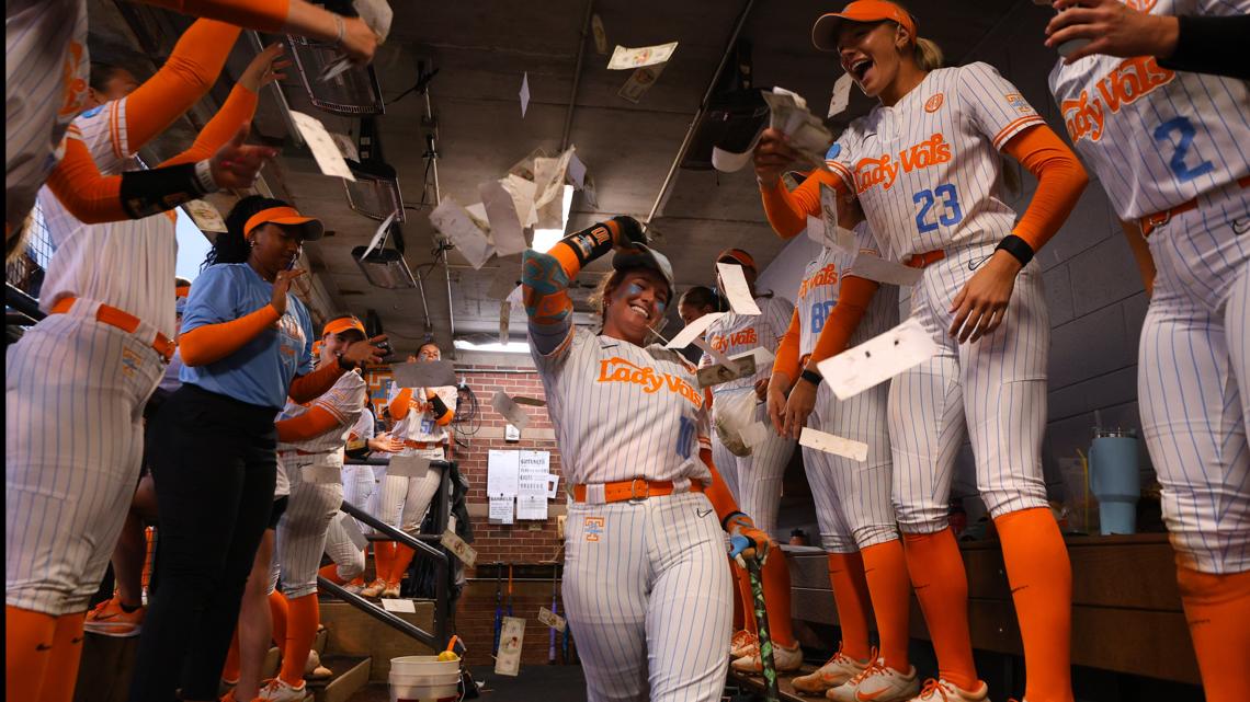Lady Vols softball takes Game 1 of Super Regional, tops Georgia 3-1