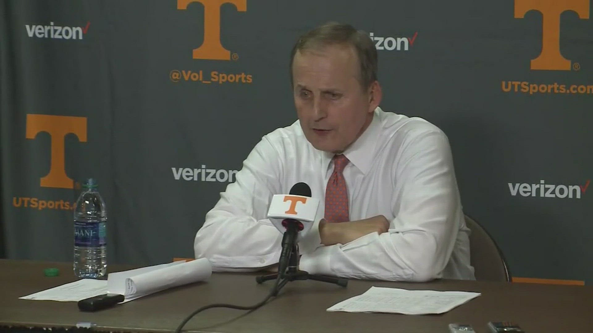 Rick Barnes' young Vols have played ranked teams really tough this season but came into the night 0-5 against top 25 opponents. Tennessee finally broke through and upset rival and fourth-ranked Kentucky, 82-80.
