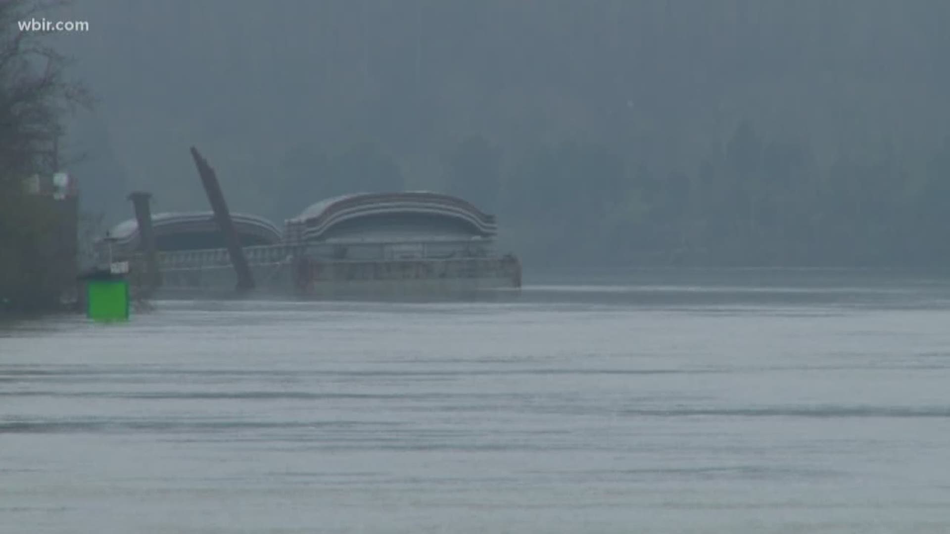 TDOT had to close both sides of I-75 near Loudon at MM 74 after an unmanned barge got loose on the Tennessee River.