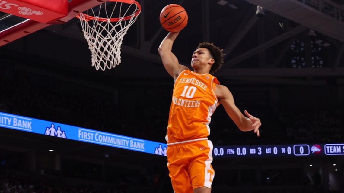 Tennessee basketball forward Nate Ament named finalist for Julius Erving Award