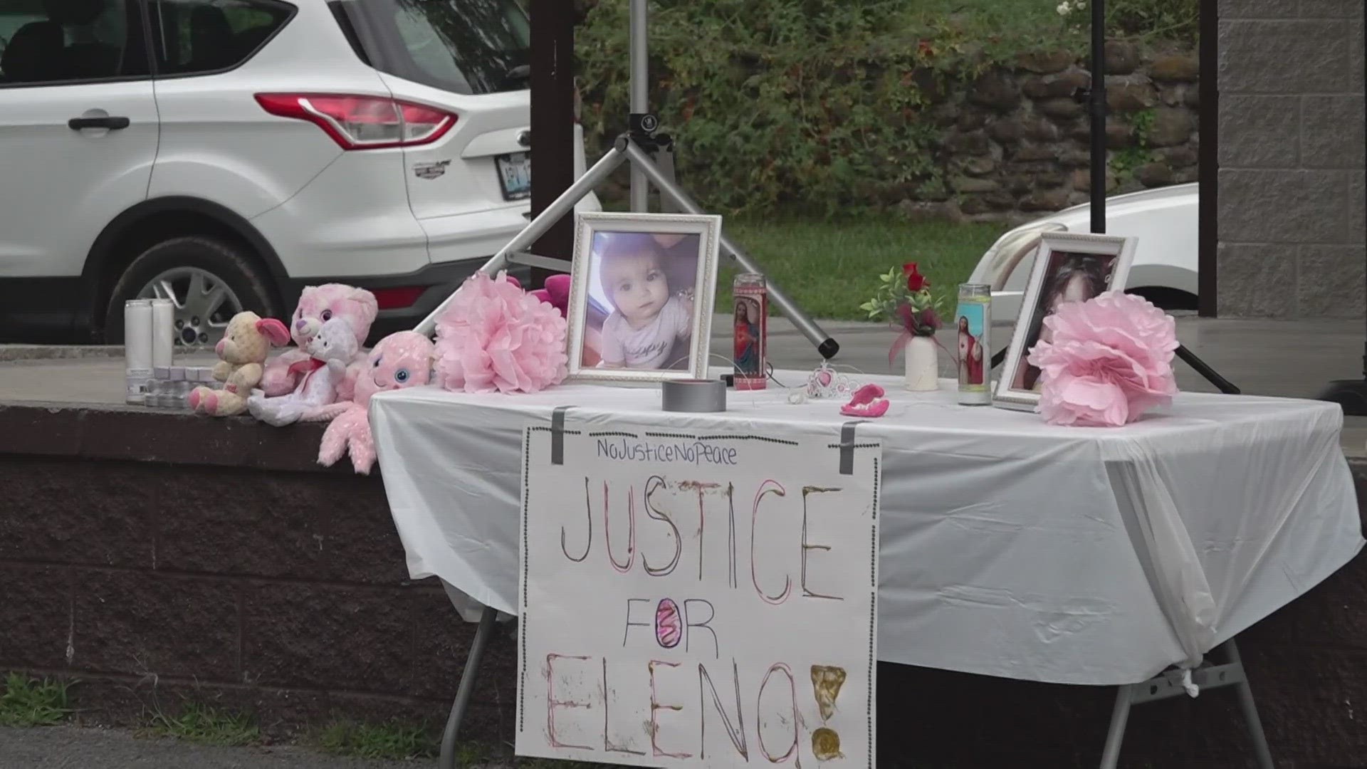 The Middlesboro community rallies behind baby Elena who died after she was abused. A petition asks lawmakers to raise the bar when punishing offenders.