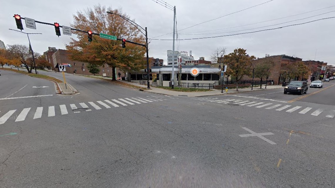 City of Knoxville to upgrade Summit Hill traffic signal system; lane