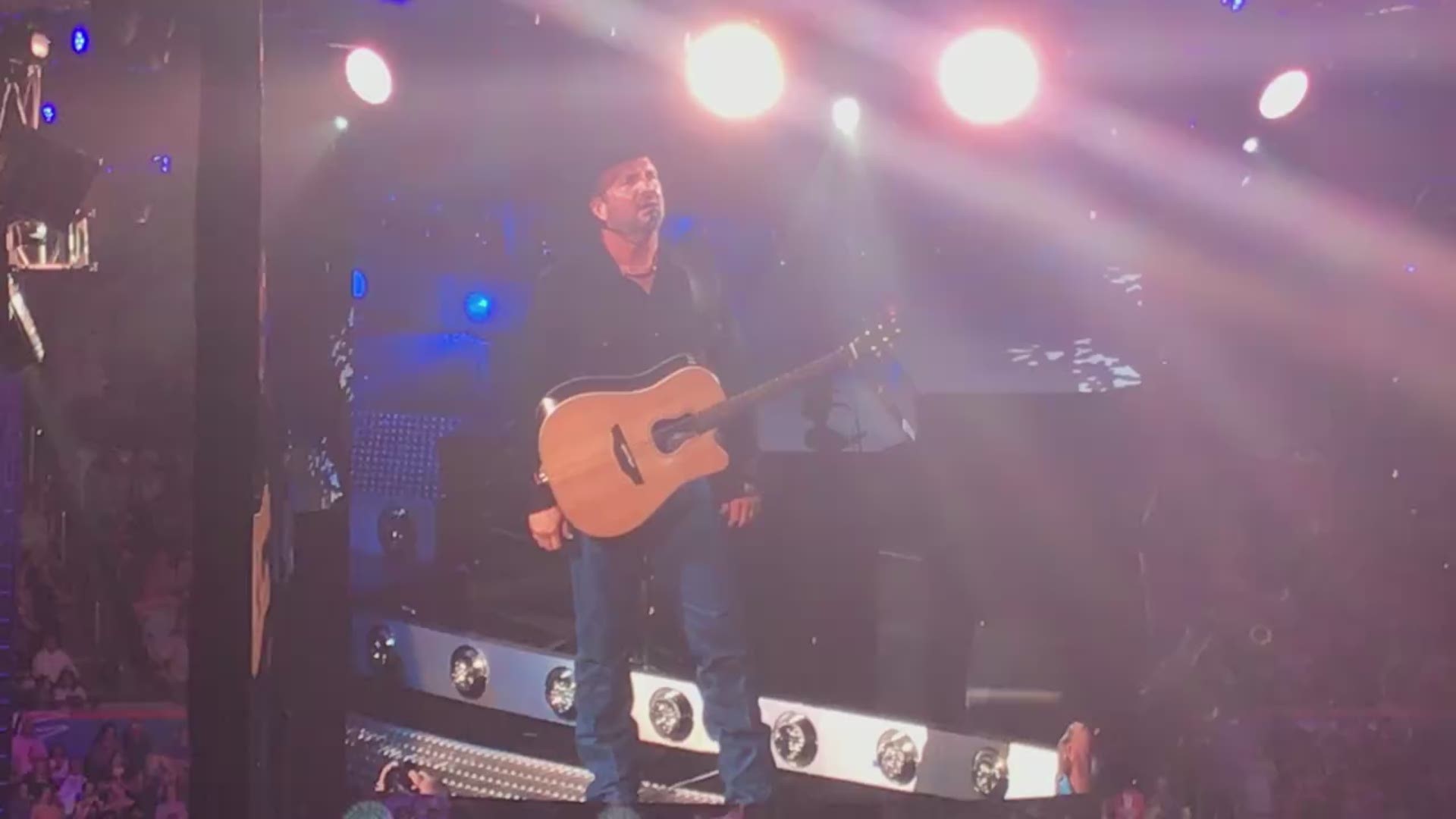 Garth Brooks offers to pay for couple's honeymoon at concert