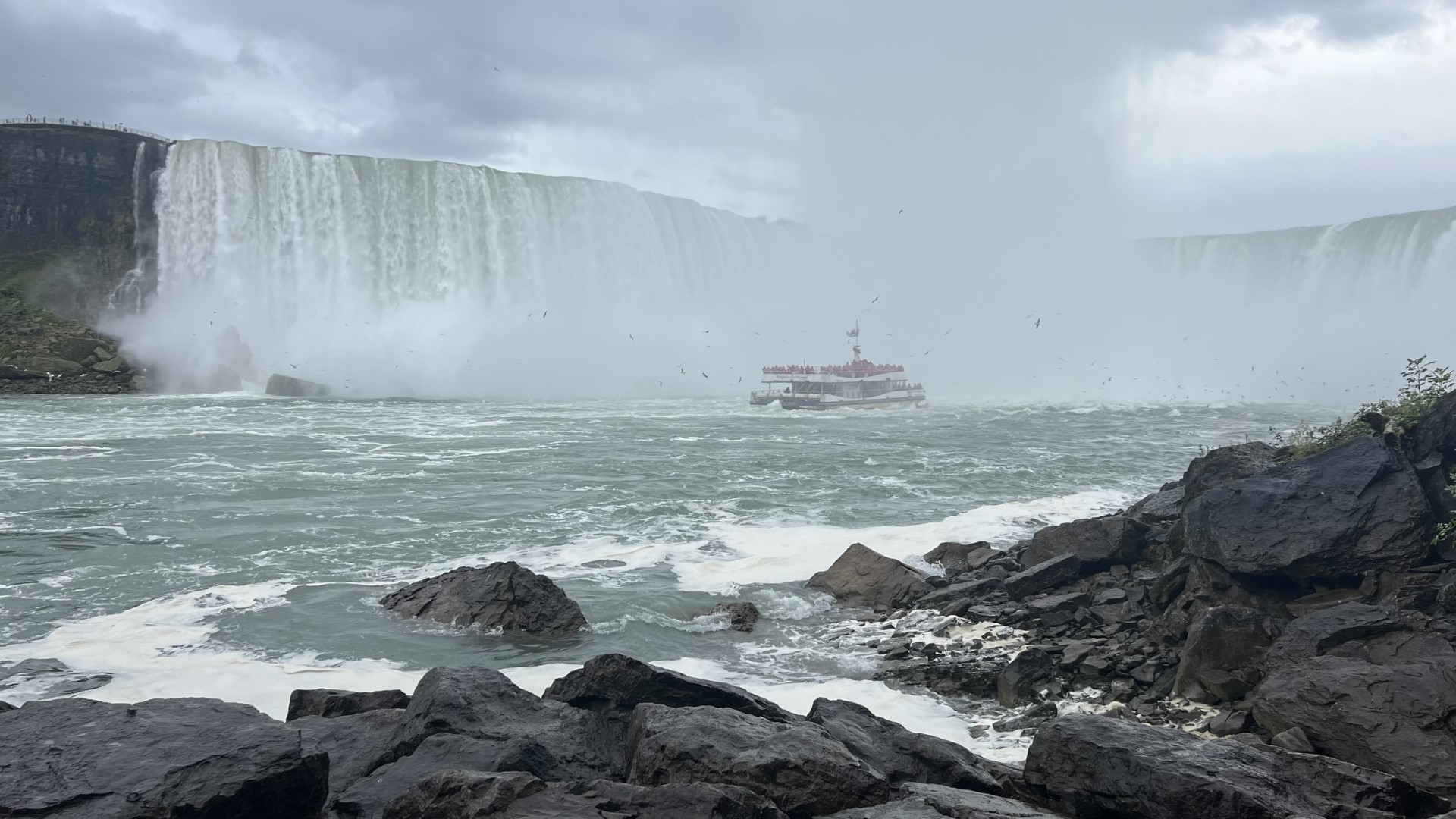 Chuck Lofton explored the majesty of the gorgeous natural wonder known as Niagara Falls, as well as neighboring communities to check out all the area has to offer!