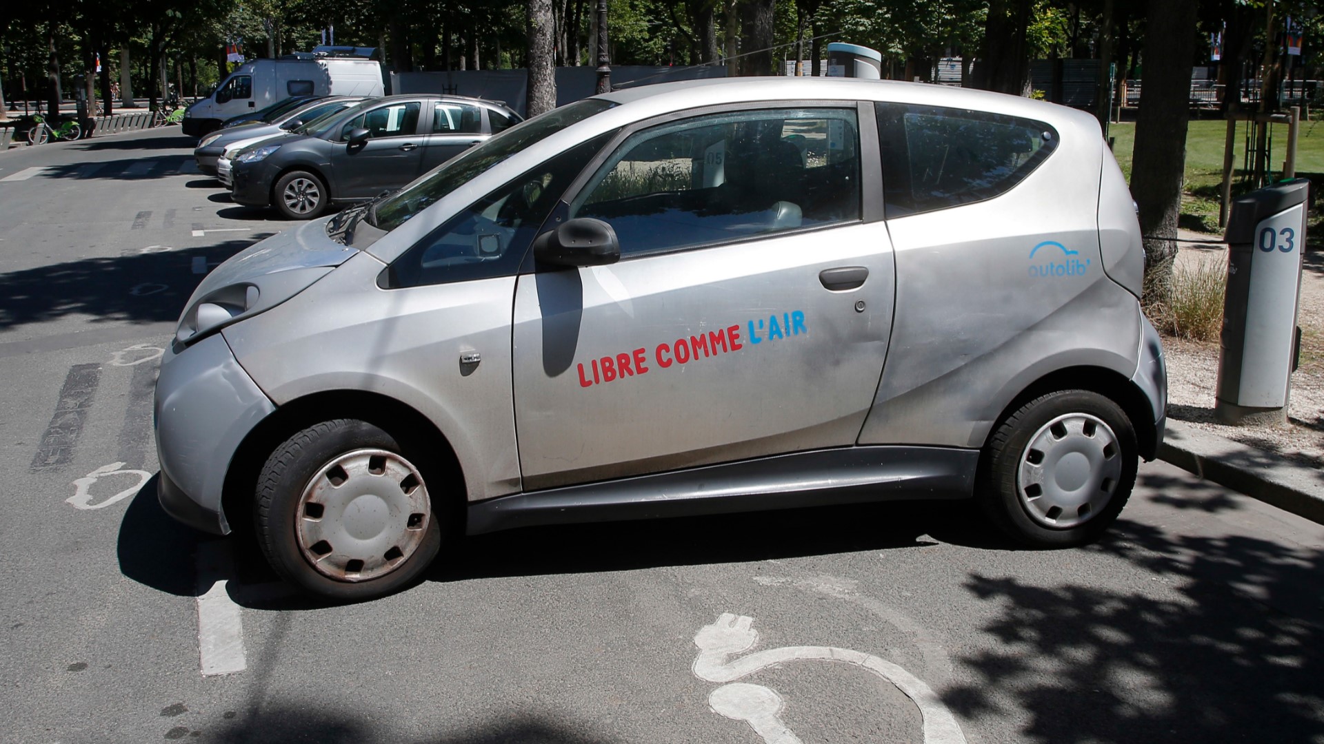 A poster on Facebook said these photos show a "boneyard near Paris" full of electric vehicles that share the same issue, "the battery storage cells have given out."